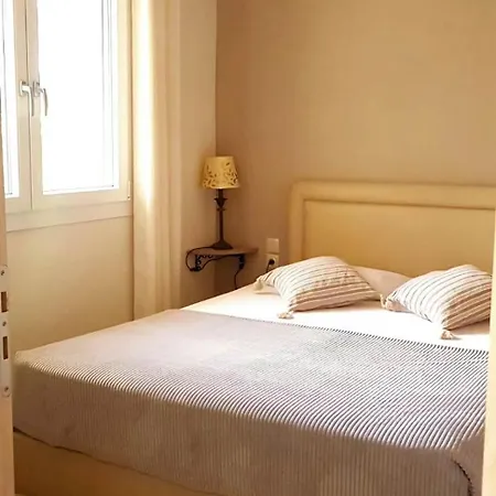 Apartament The House 1 *